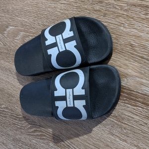 Ferragamo Groove Pool Slides Size 9